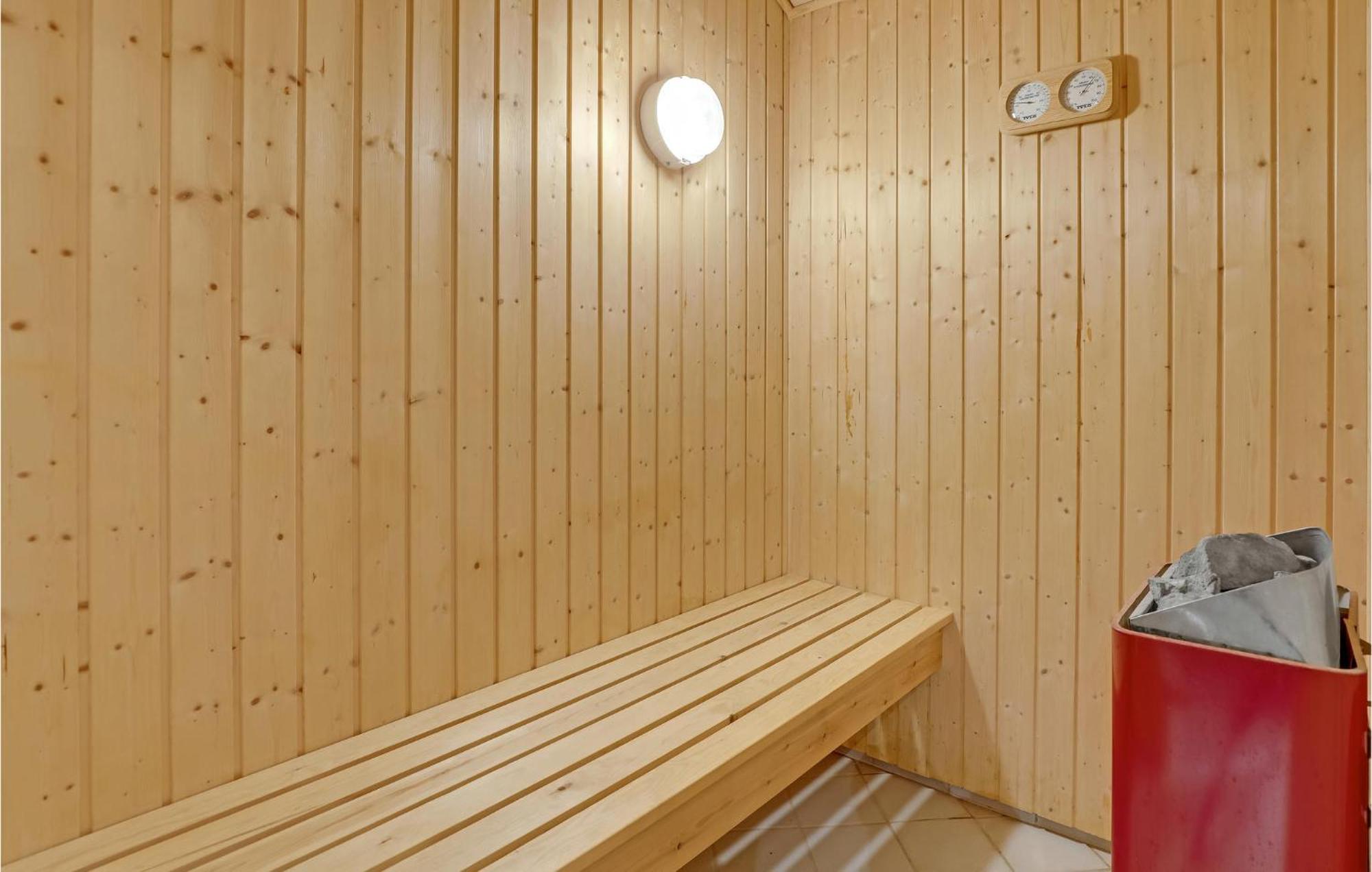Awesome Home In Nexo With Sauna Snogebæk Kültér fotó