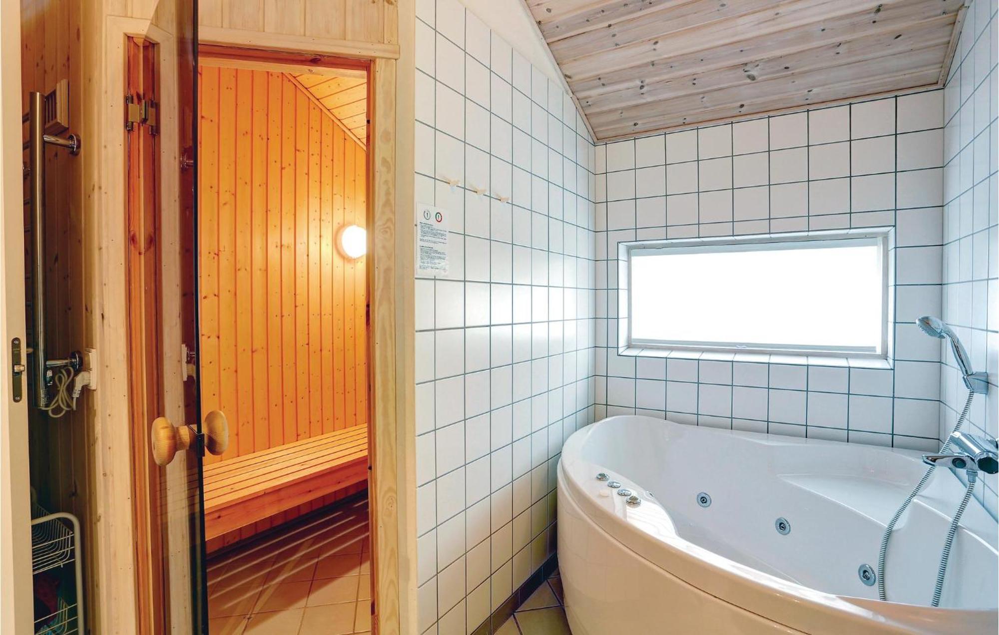 Awesome Home In Nexo With Sauna Snogebæk Kültér fotó